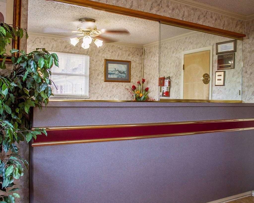 Econo Lodge Worthington Interior photo